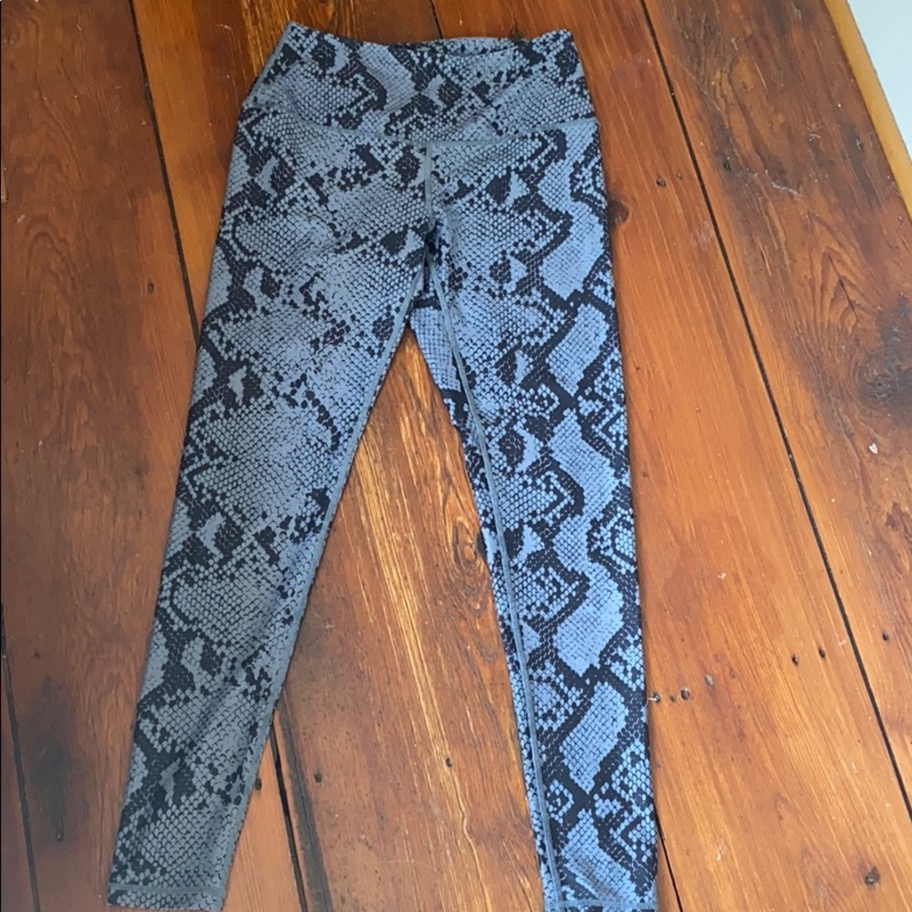Snake skin print leggings